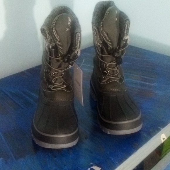 Dream Pairs Other - NWT Dream Pairs Size 6 snow boots waterproof and air permeable